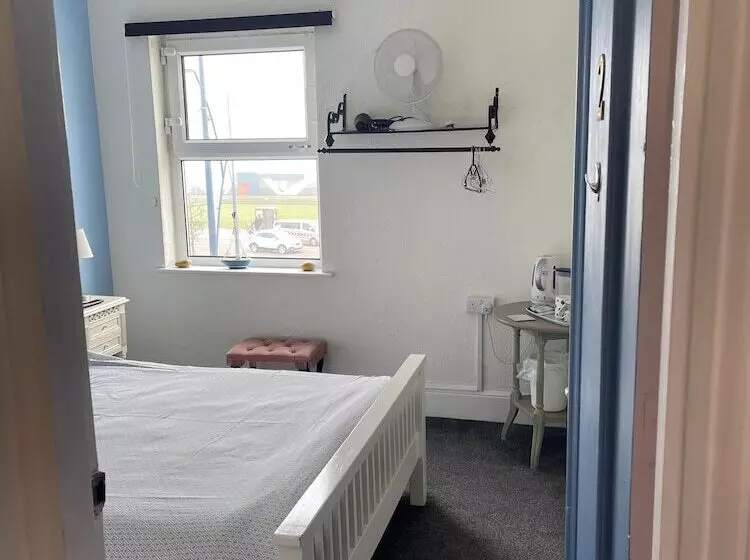 Bed and Breakfast Henry S On The Prom