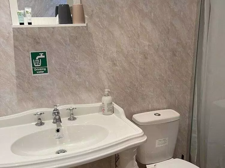 Bed and Breakfast Henry S On The Prom