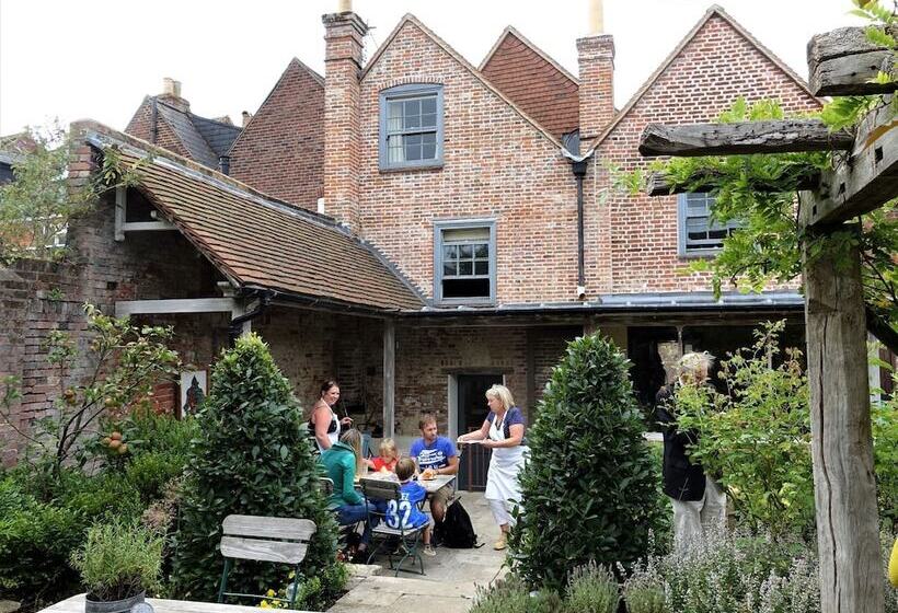 민박 One Holyrood Hotel & Cafe