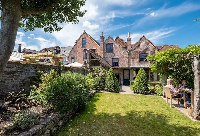 Bed and Breakfast One Holyrood Hotel & Cafe