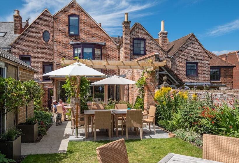 민박 One Holyrood Hotel & Cafe