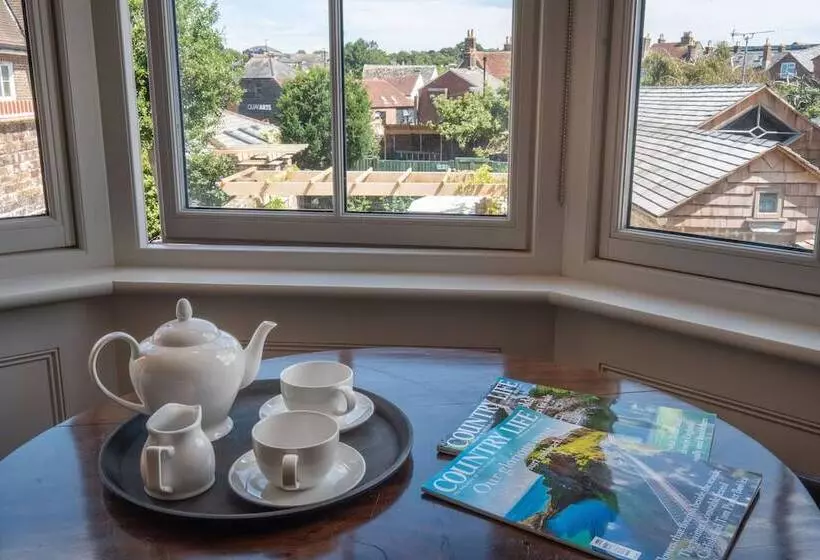 Bed and Breakfast One Holyrood Hotel & Cafe