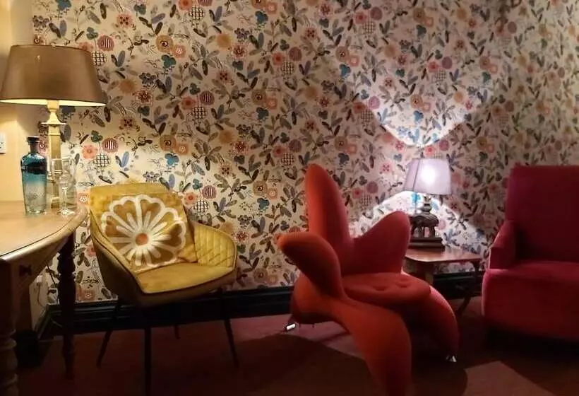 Bed and Breakfast One Holyrood Hotel & Cafe