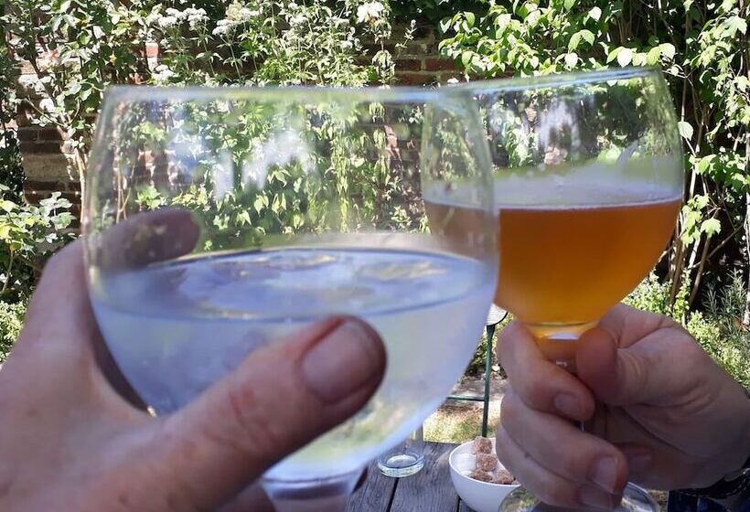 민박 One Holyrood Hotel & Cafe