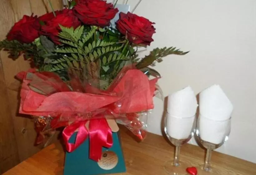 تختخواب و صبحانه The Stables   Deer Park Farm