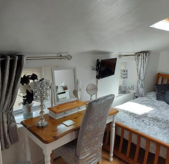 Broadlea Of Robgill Country Cottage & Bed And Breakfast