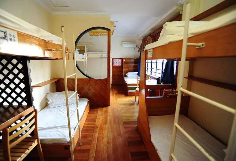 Captain Hostel
