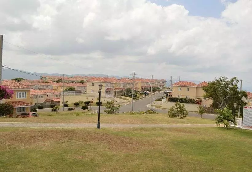 Country Club Mangowalk Townhouse
