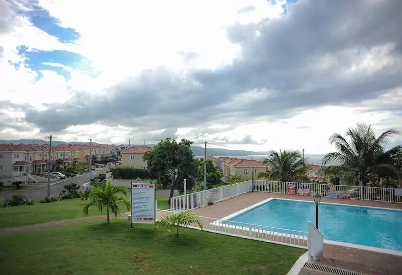 Country Club Mangowalk Townhouse