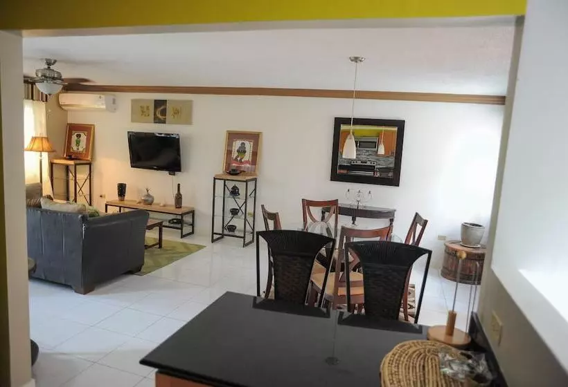 Country Club Mangowalk Townhouse