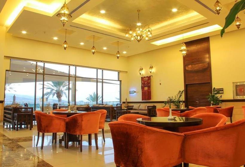 مسافرخانه Lagoon Hotel & Resort