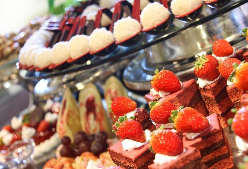 مسافرخانه Lagoon Hotel & Resort