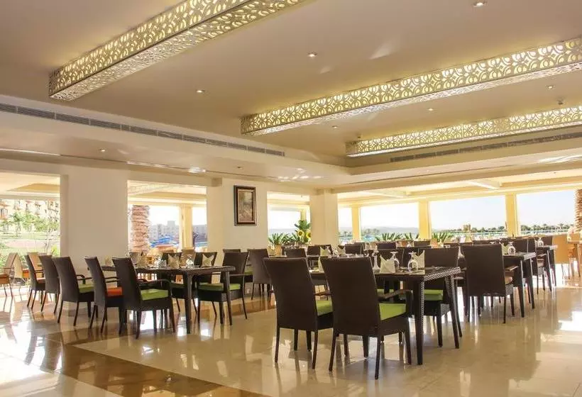 مسافرخانه Lagoon Hotel & Resort