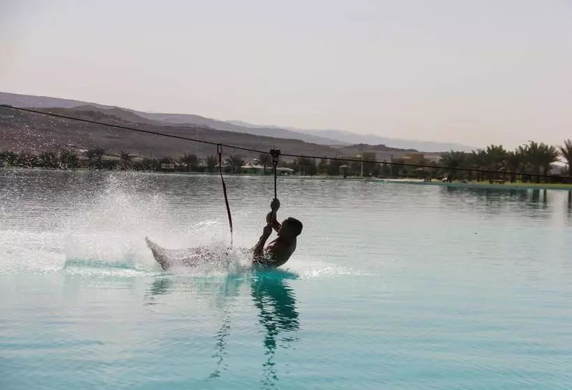 مسافرخانه Lagoon Hotel & Resort