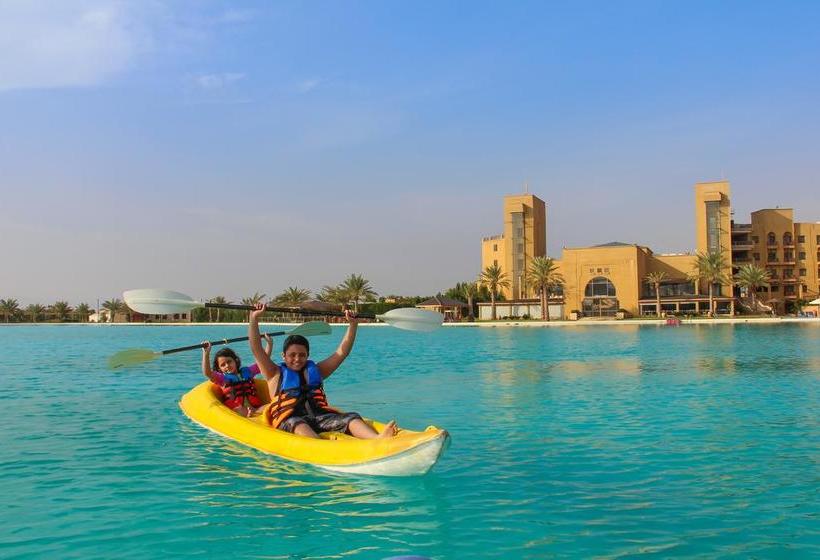 مسافرخانه Lagoon Hotel & Resort