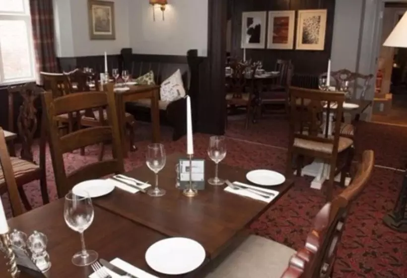 Hotelli Crown And Horns Inn