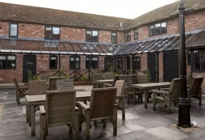 Hotelli Crown And Horns Inn