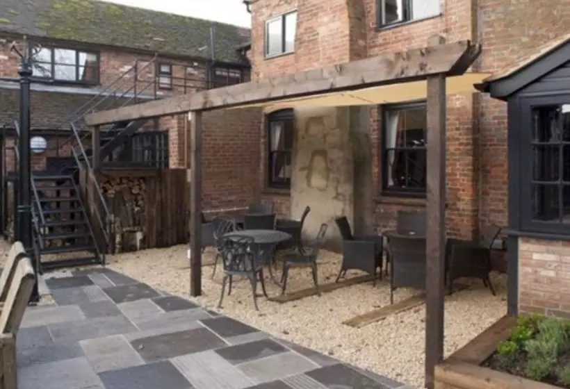 Hotelli Crown And Horns Inn