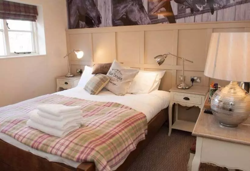 Hotelli Crown And Horns Inn