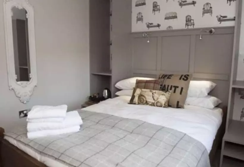 Hotelli Crown And Horns Inn