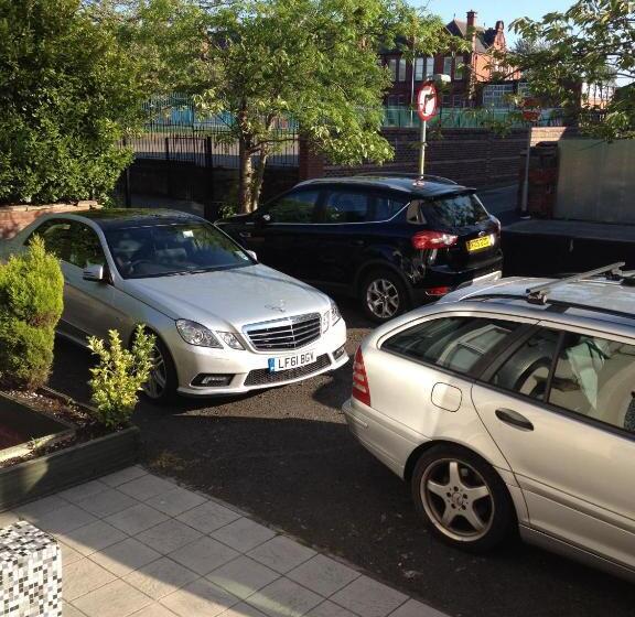 فندق Hendham House