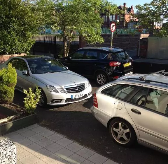 هتل Hendham House