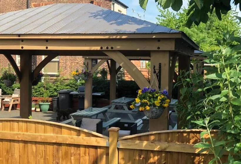 هتل Hendham House