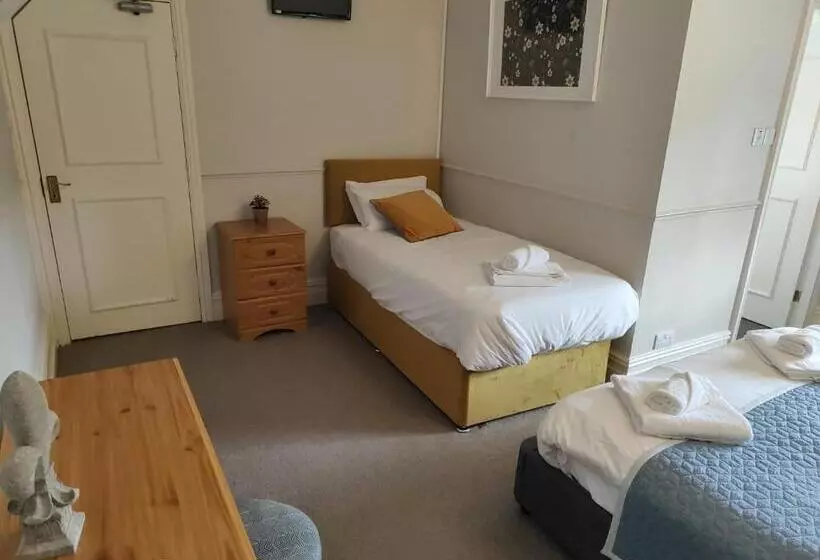 Отель Kings Arms