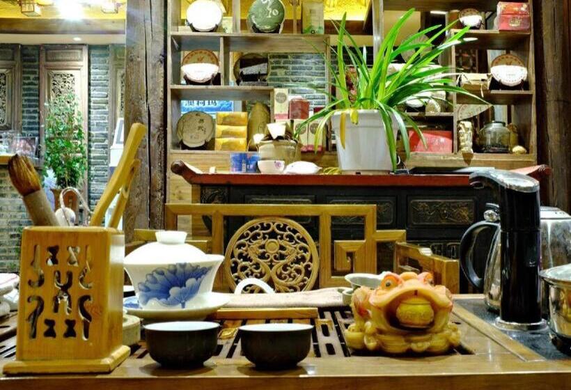 Отель Lijiang Baisha Holiday Resort