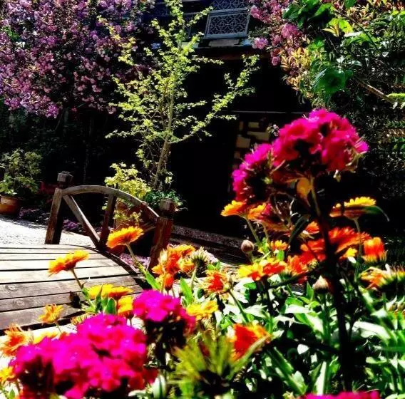 ホテル Lijiang Baisha Holiday Resort