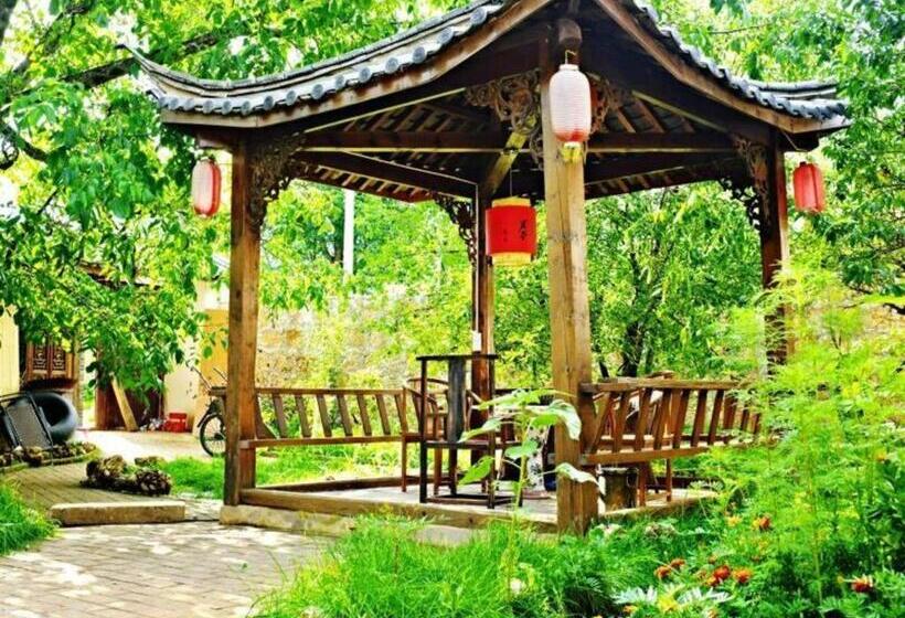 Отель Lijiang Baisha Holiday Resort