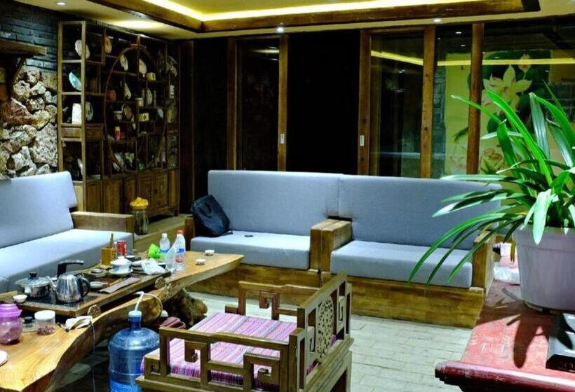 Отель Lijiang Baisha Holiday Resort