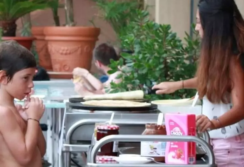 Отель Hôtel Et Résidence Benista