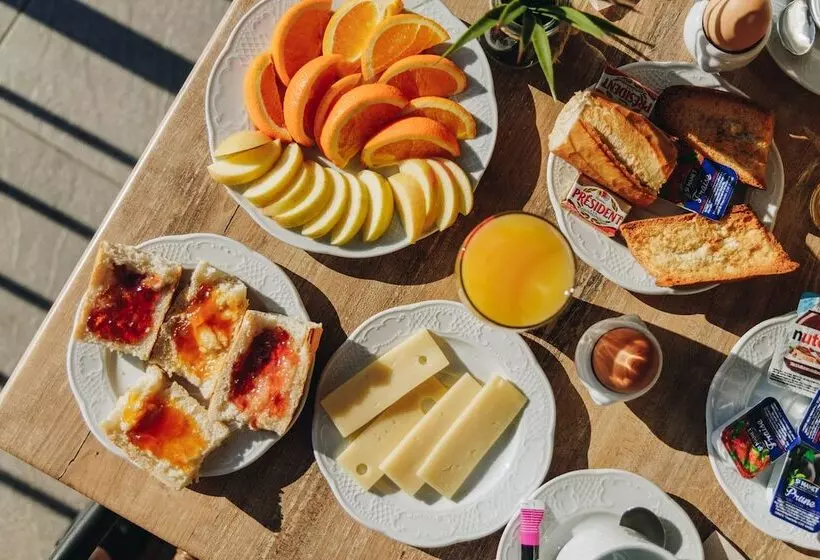 Отель Hôtel Et Résidence Benista