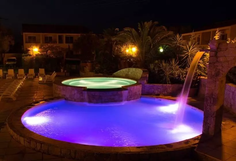 Отель Hôtel Et Résidence Benista