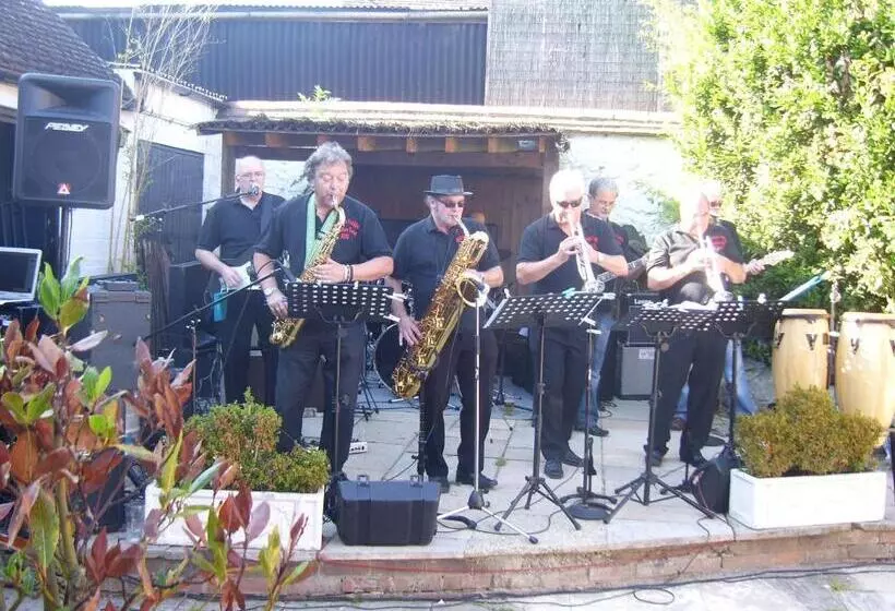 酒店 The Crown Aldbourne