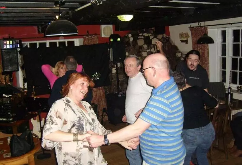 酒店 The Crown Aldbourne