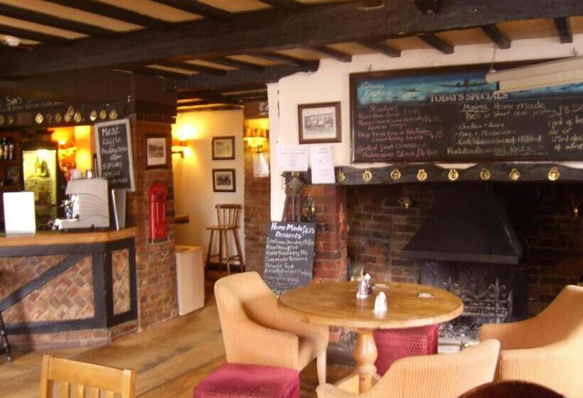 בית מלון כפרי The Crown Aldbourne