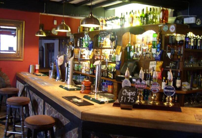 בית מלון כפרי The Crown Aldbourne