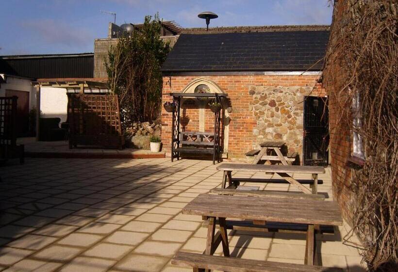 בית מלון כפרי The Crown Aldbourne