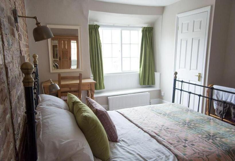 בית מלון כפרי The Crown Aldbourne