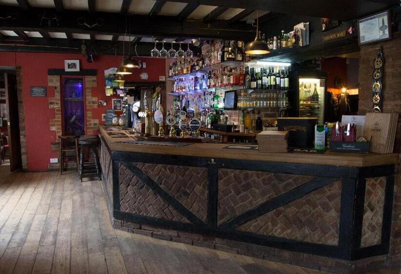 בית מלון כפרי The Crown Aldbourne