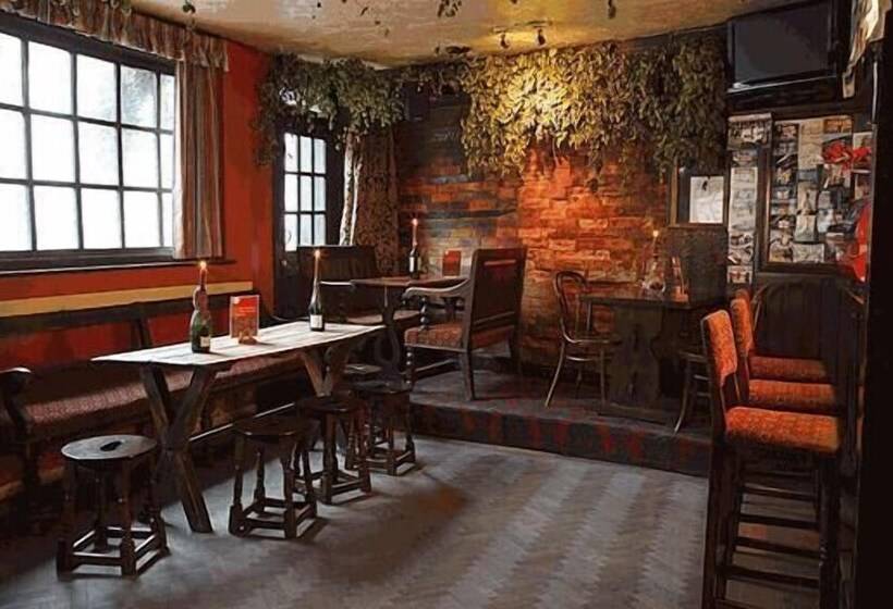 בית מלון כפרי The Lamb Inn