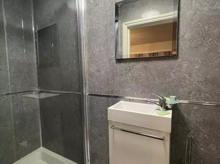 Hotel The Leather Bottle Ltd