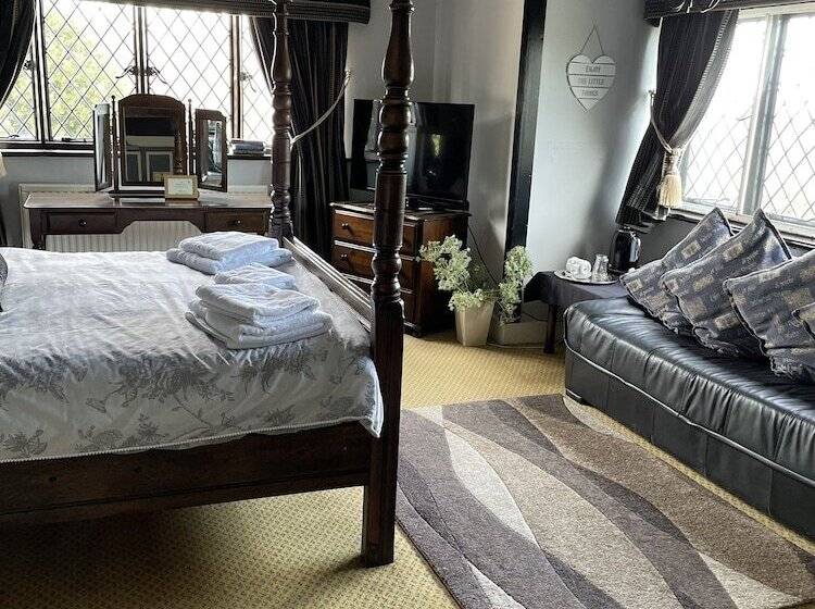 Отель The Leather Bottle Ltd