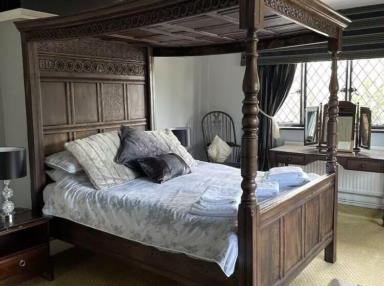 Hotel The Leather Bottle Ltd