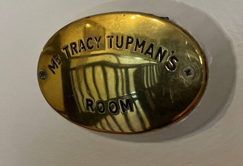 Отель The Leather Bottle Ltd