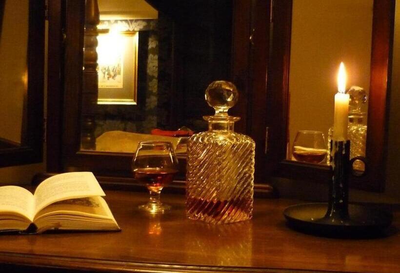 Отель The Leather Bottle Ltd