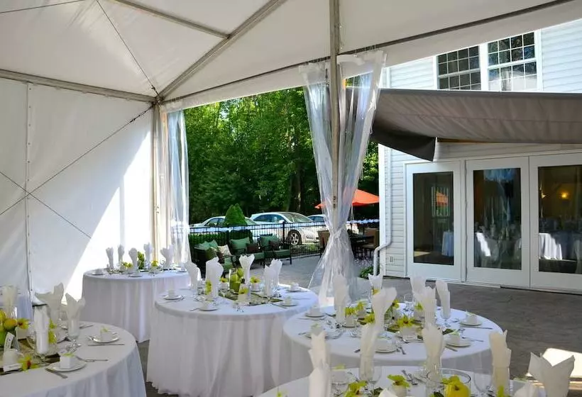 호텔 Timber House Resort