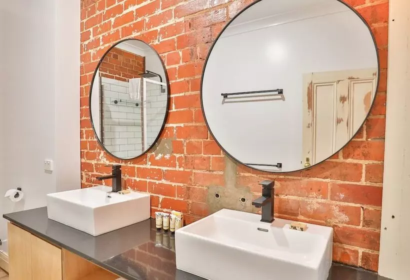 Indulge Apartments   Eighth Street